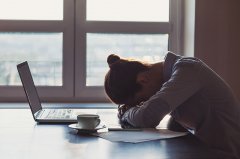 <b>为了光鲜体面做低薪普通白领，这真的明智吗？</b>